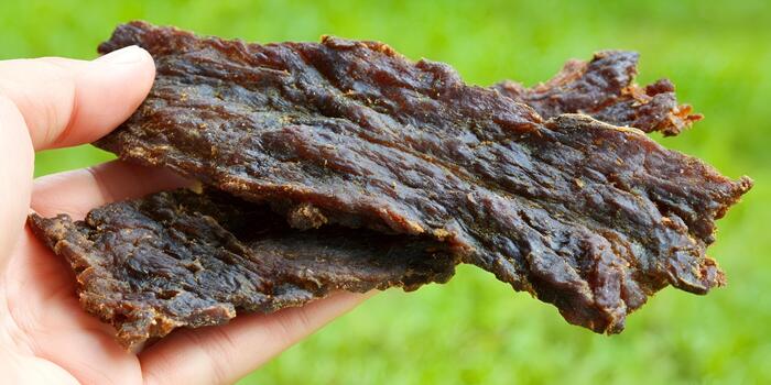 Proteinreicher Snack: Warum Pork Jerky ideal für unterwegs ist