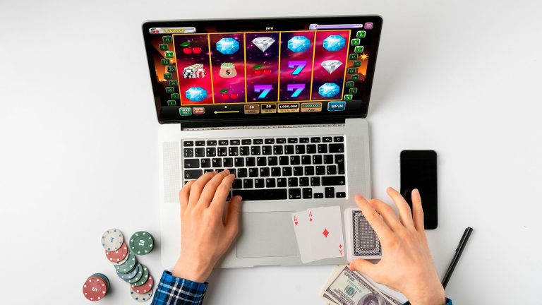 Realz Casino Erfahrungen mit Sportwetten und 200 Freispiele entdecken