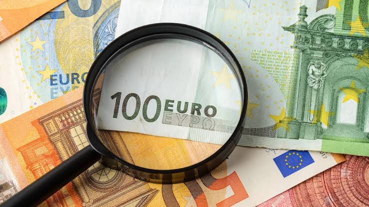 So melden Sie verdächtige Banknoten richtig